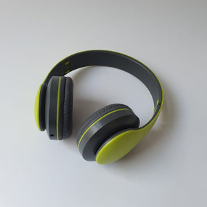 Green foldable bluetooth headphones 2